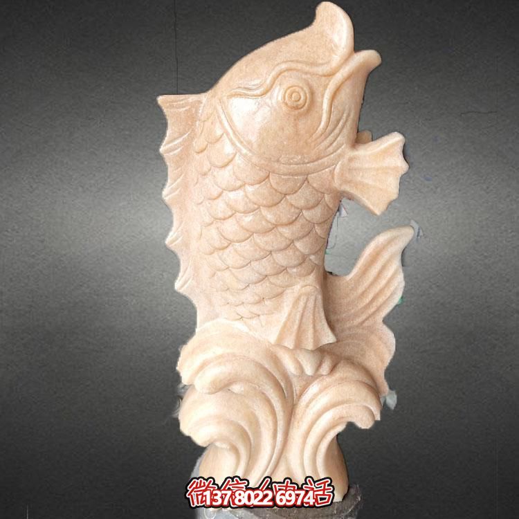 集大理石石雕、水景擺件、鯉魚雕塑于一體的精美藝術(shù)品