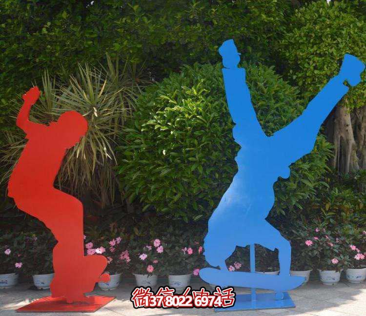 不銹鋼滑板雕塑，挑戰高難度運動