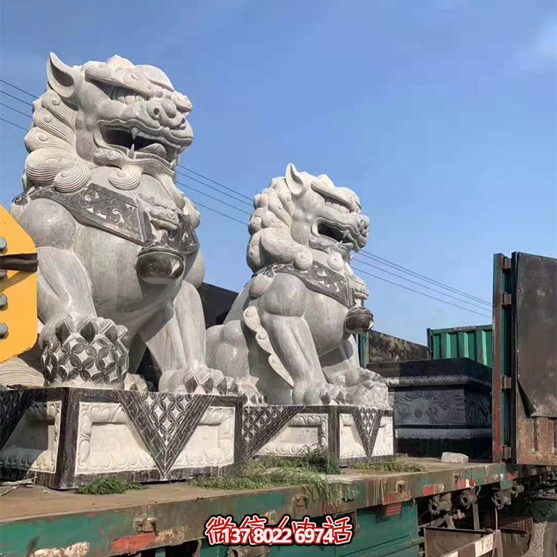 青石制大型仿真獅子雕塑，為鎮宅增添獨特魅力