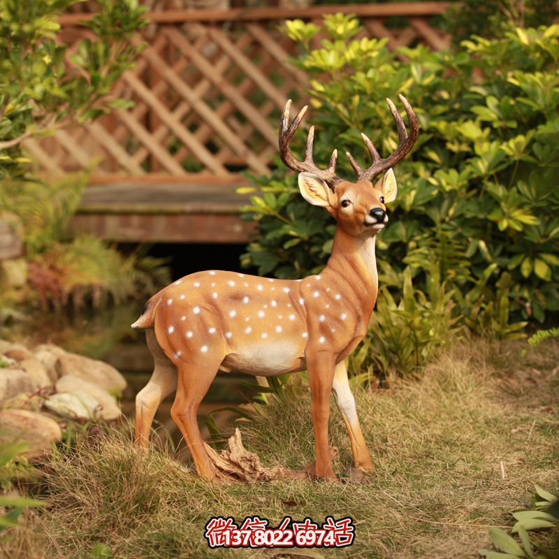 玻璃鋼彩繪梅花鹿雕塑，為庭院增添創意生活