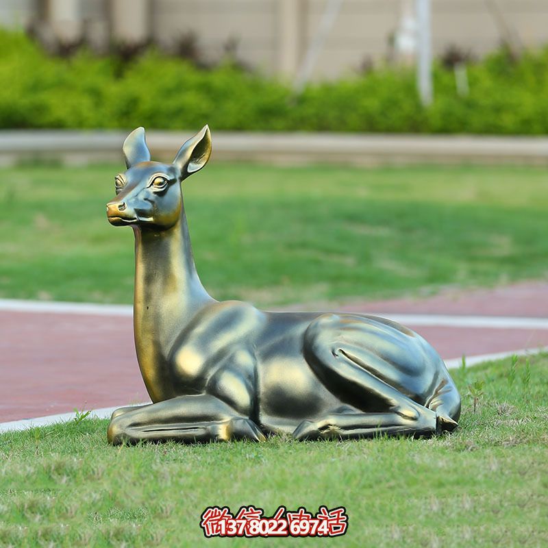 不銹鋼仿銅睡鹿雕塑，點綴戶外廣場草坪
