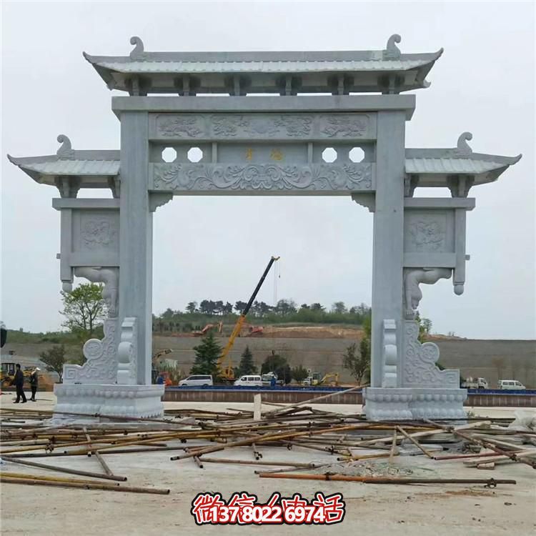 傳統(tǒng)工藝石雕牌坊，點綴鄉(xiāng)村美景