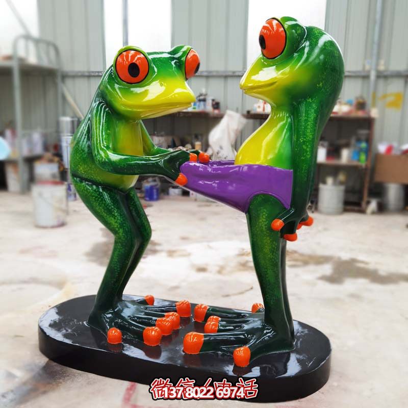 逗趣玻璃鋼青蛙雕塑，為景區(qū)增色不只