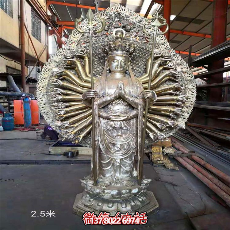 游覽千手觀音大型景觀雕塑，探索本土古代寺廟文化