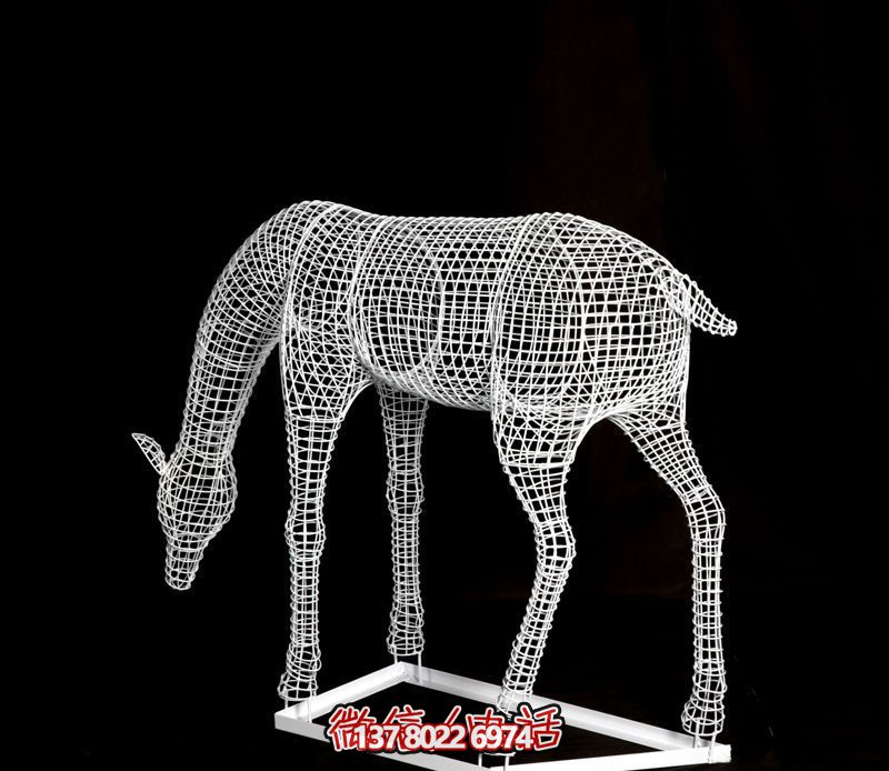 鐵藝梅花鹿雕塑，鏤空低頭更具韻味