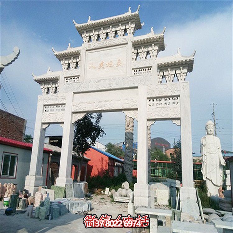 手工制作的大理石牌坊石雕，讓鄉鎮村口更加美觀