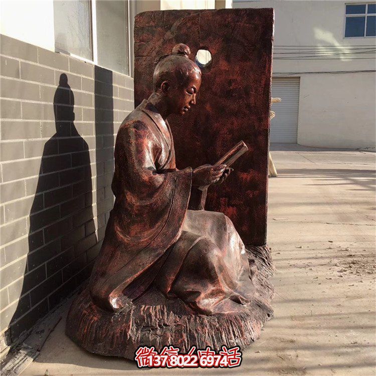 創意銅雕鑿人物看書借光雕塑，點亮景區美好氛圍