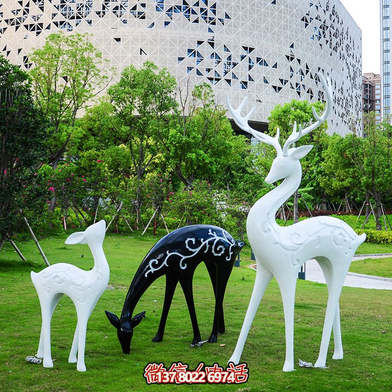 玻璃鋼彩繪黑白鹿雕塑，為小區增添創意美感
