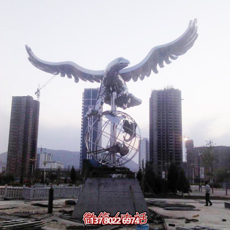 不銹鋼老鷹雕塑，點綴戶外園林景觀