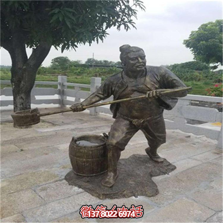 園林廣場(chǎng)擺放玻璃鋼仿銅農(nóng)耕文化澆水小品人物雕塑