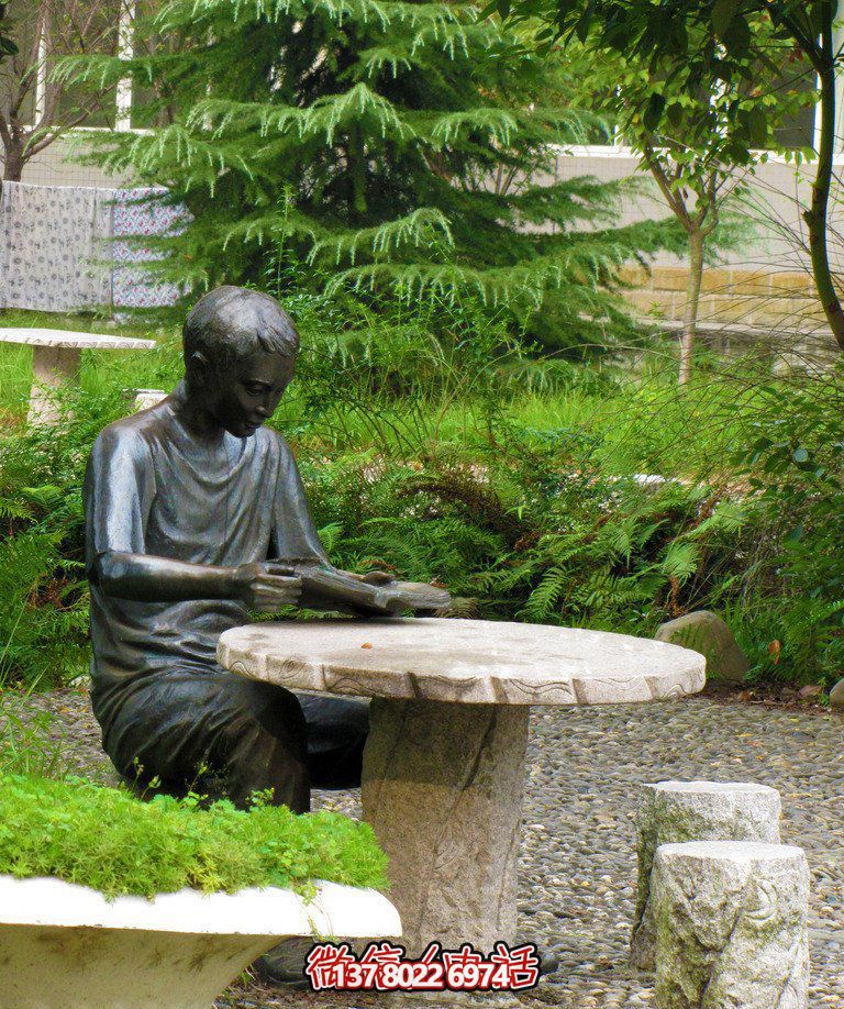 公園玻璃鋼坐著凳子上的讀書雕塑 公園玻璃鋼坐著凳子上的讀書雕塑