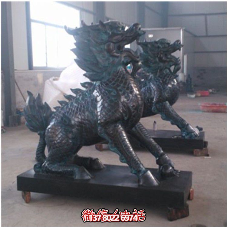 別墅門口一對(duì)大型動(dòng)物景觀不銹鋼仿古做舊麒麟雕塑 別墅門口一對(duì)大型動(dòng)物景觀不銹鋼仿古做舊麒麟雕塑